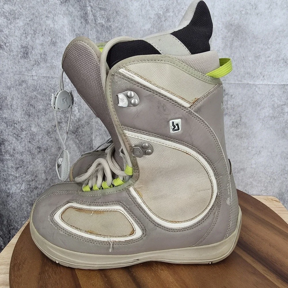 Burton breed snowboard